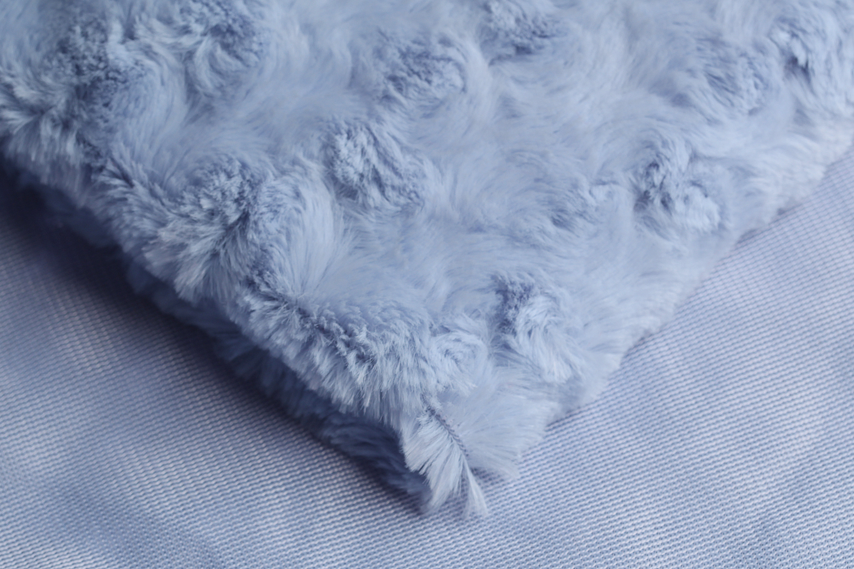 13a Dzianina Sztuczne Futerko Róże 360 g/m²-,,Błękit" - Ciepły akcent do wnętrz i odzieży - obrazek 1