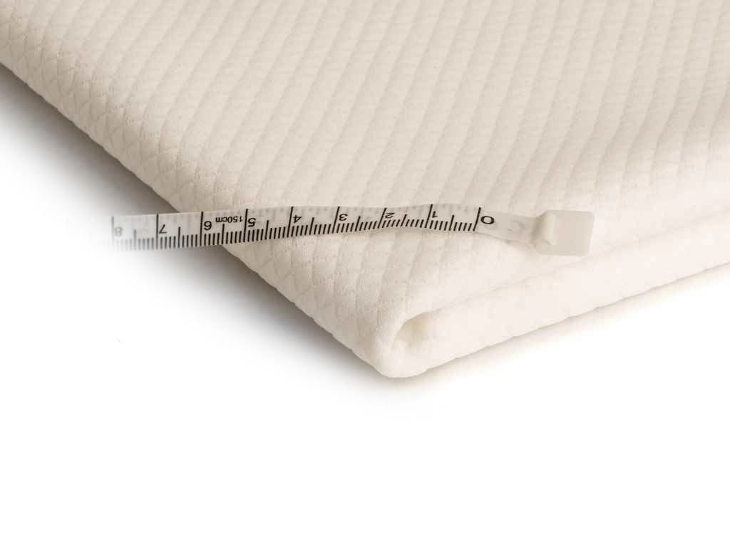 ZB1270201 Dzianina Pikowana Średnie Romby 270 g/m² „Ecru”- Wygodna w noszeniu,idealny balans komfortu i trwałości - obrazek 1