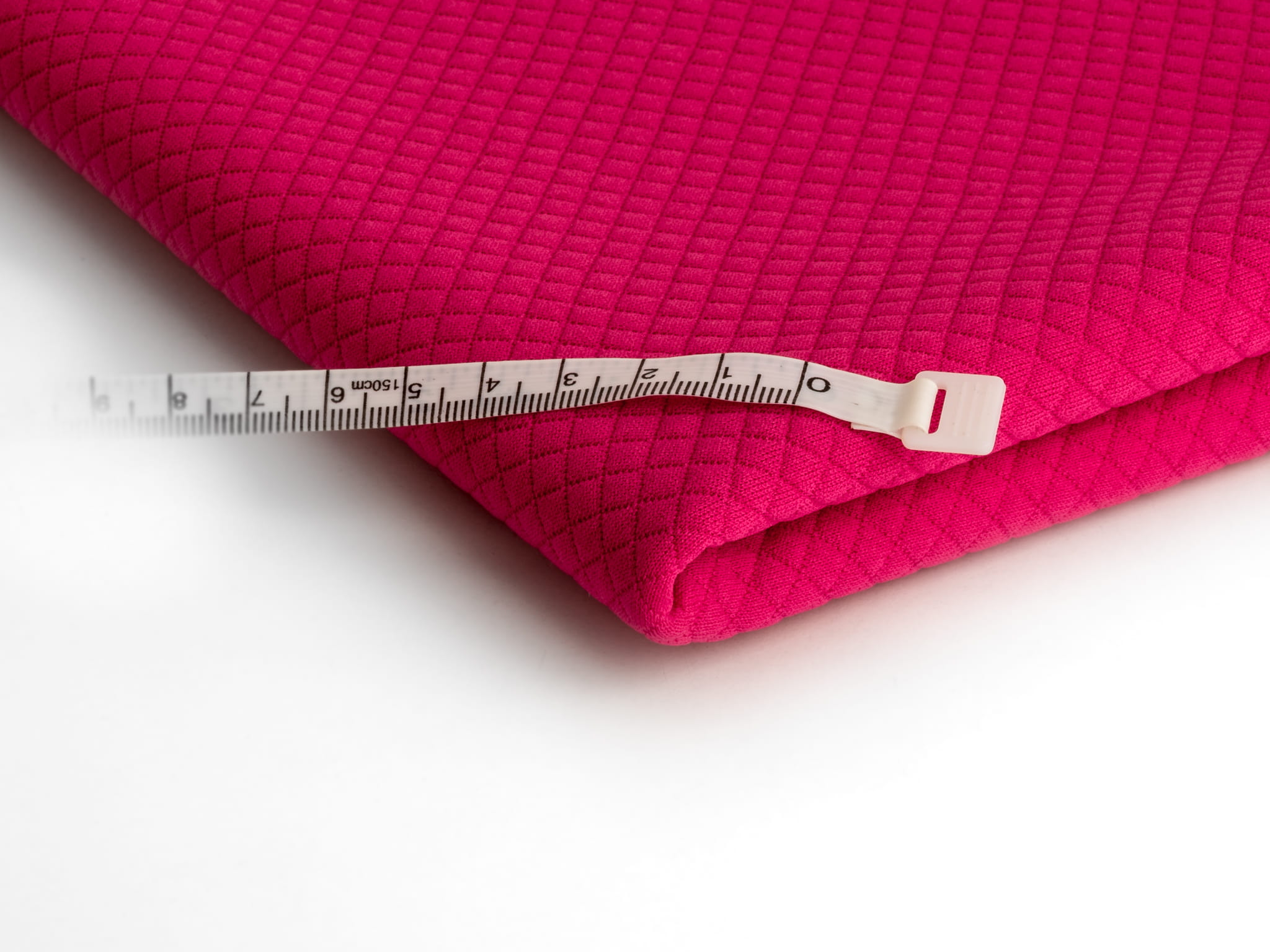 bf3160ccc8f265ed7ecd20b94ff64116 Dzianina Pikowana Drobne Romby 270 g/m² „Amarant”- Wzór, który dodaje charakteru projektom - obrazek 1