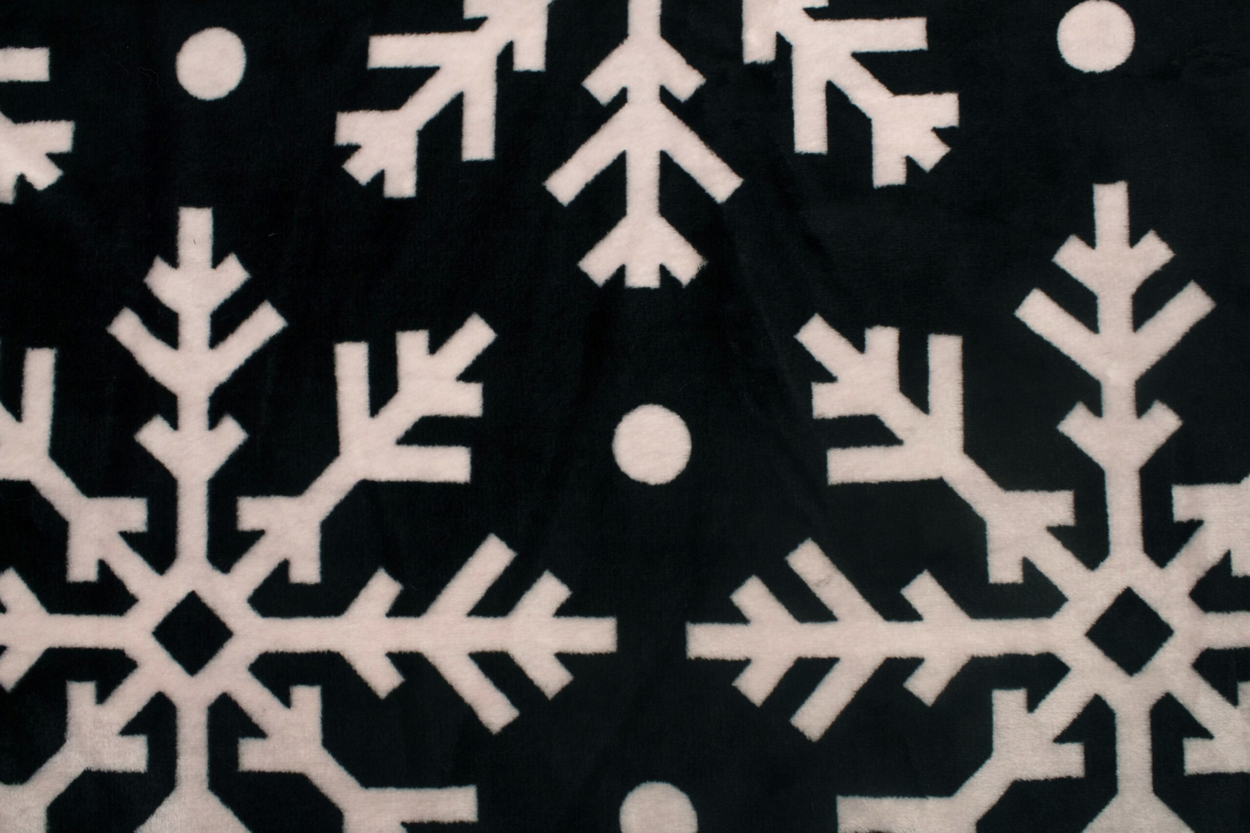 7 D Dzianina Minky Plush Drukowany 280g/m² - ŚNIEŻYNKI na Czarnym tle– Miękkość, kolory i wzory, które zachwycają - obrazek 1